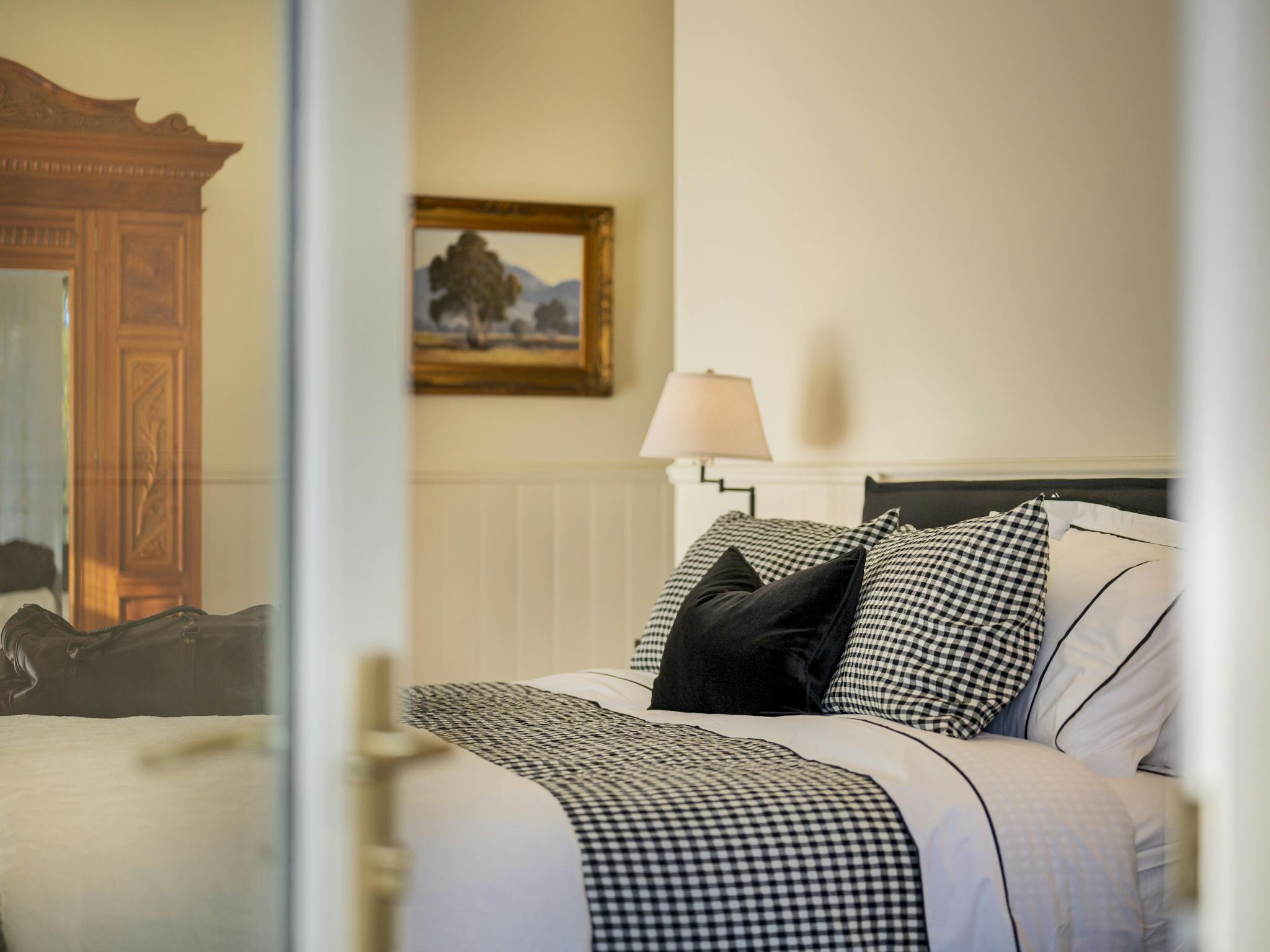 Contemporary suite