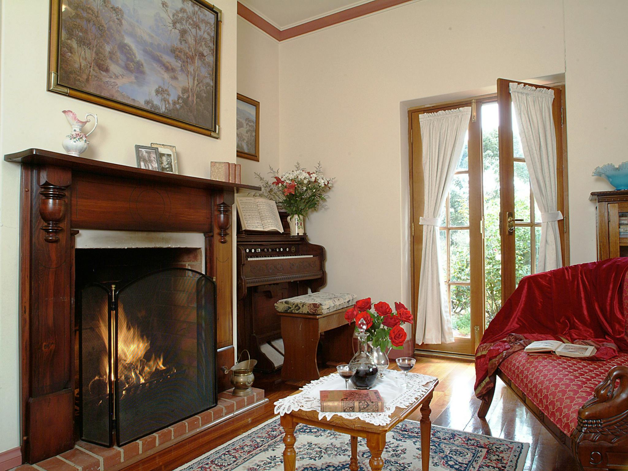 Open fire place for romantic moments.