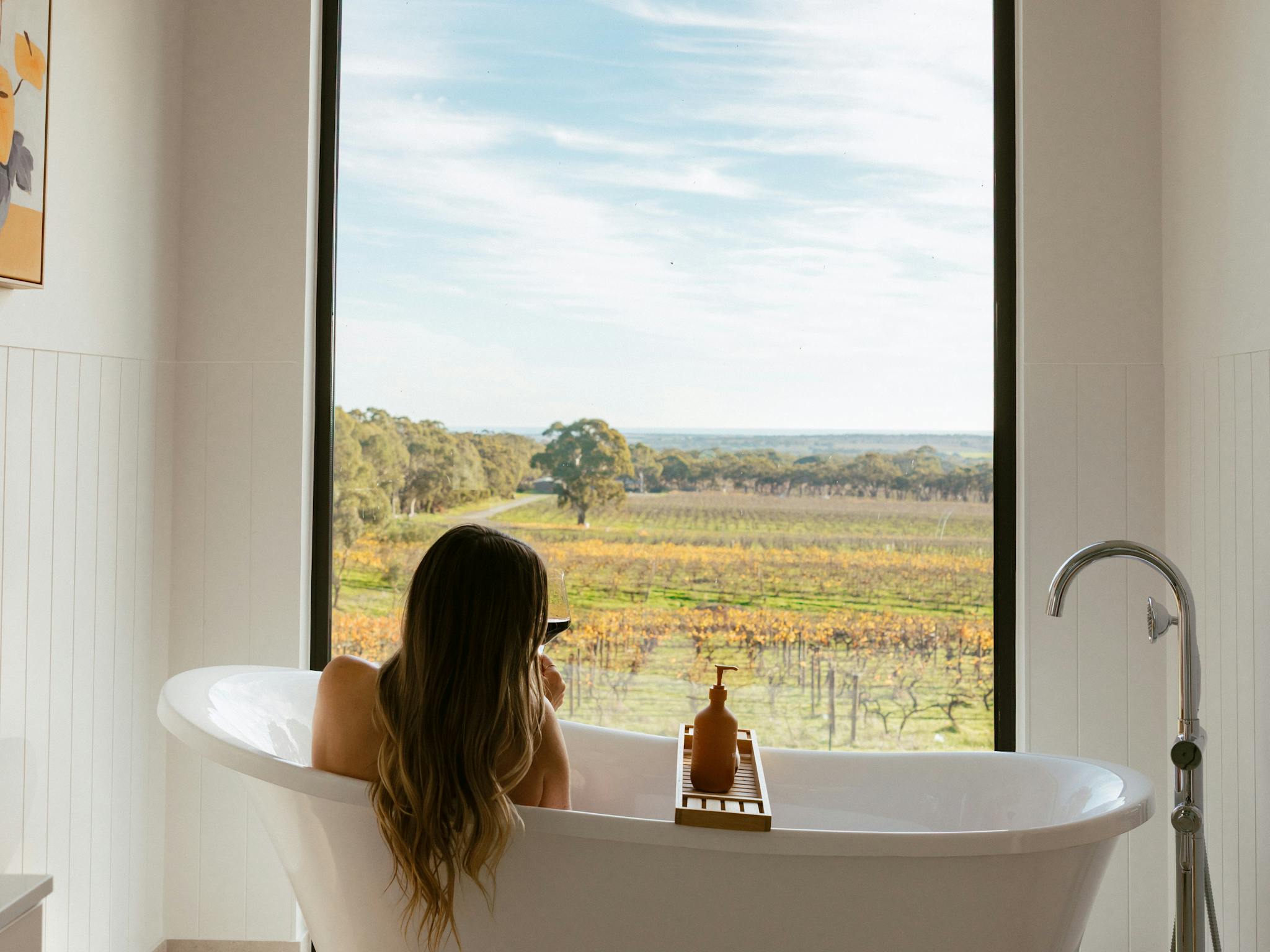 Free-standing bath with the best views