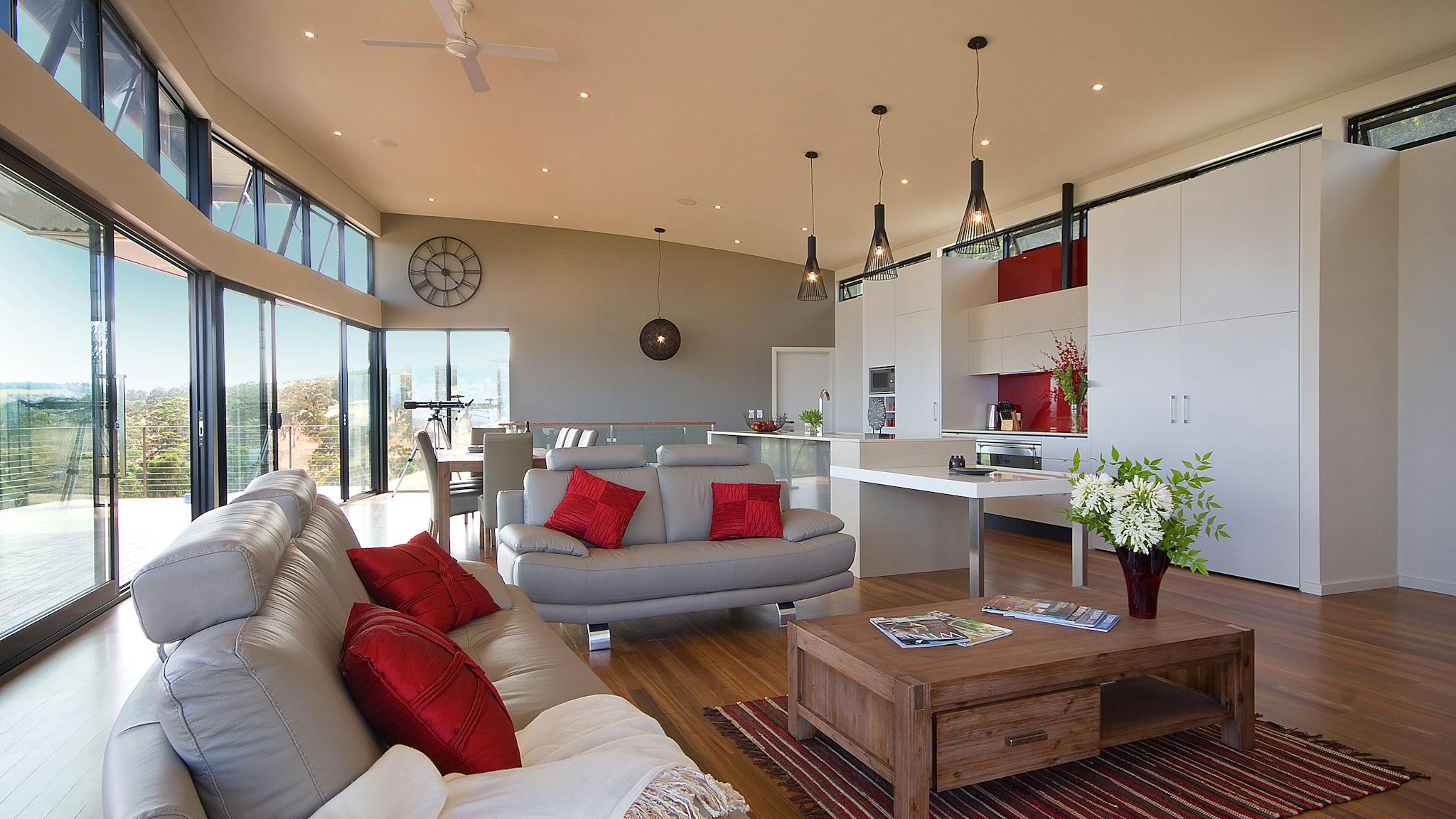 Lounge Kitchen & Dining embracing the view from every angle